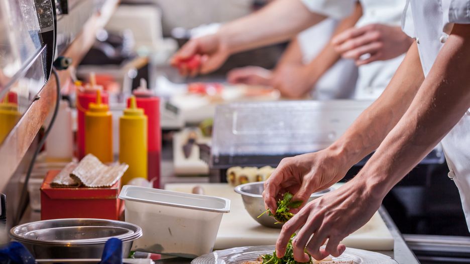 Znajdziemy tam typowe, miejscowe dania, które zagwarantują nam niezapomniane smaki