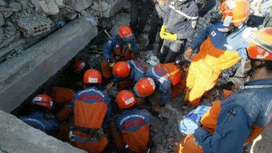 W Algierii pracują ratownicy z całego świata