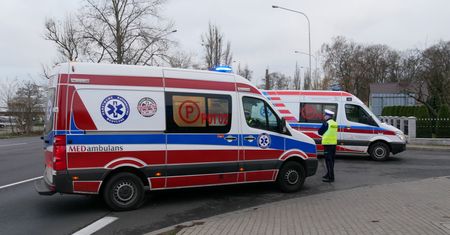 Potrącenie dwóch osób na pasach