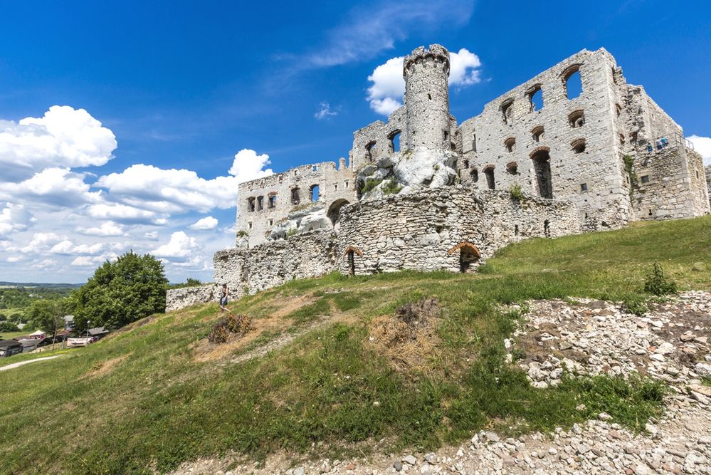 Zamek Ogrodzieniec - co skrywa jego wnętrze?