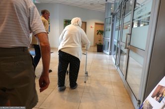 Zarobki Polaków. Na ile mogą liczyć opiekunowie osób starszych