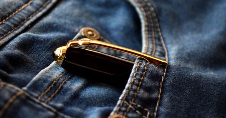 Jeans do pracy – prosty, elegancki i subtelny