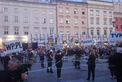 PiS jako gigantyczny pająk pożera media. Nietypowy happening w Krakowie