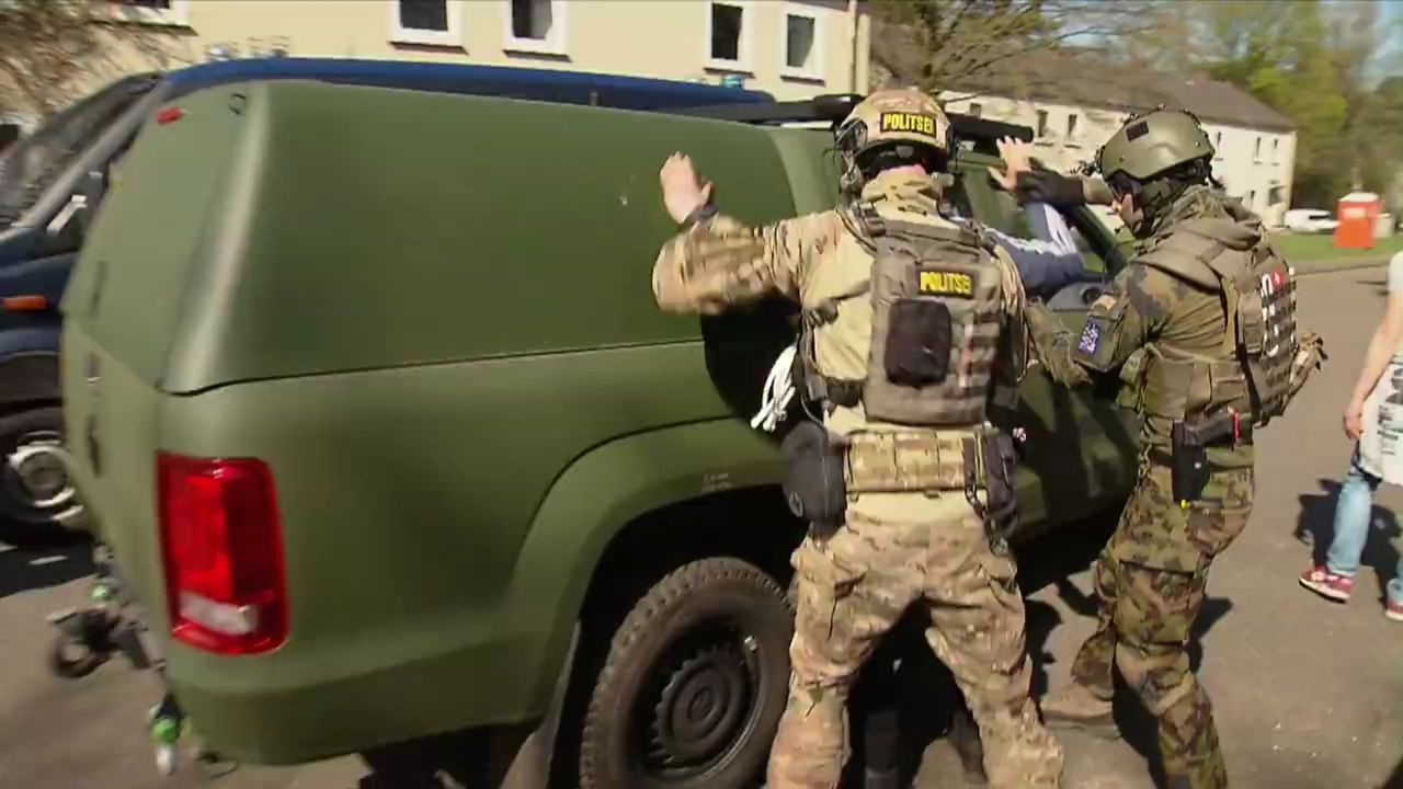 Tak policja uczy się dławić bunt mieszkańców Unii