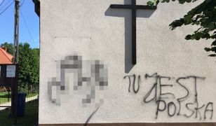 Penis pod krzyżem i hasło "Tu jest Polska". Atak na Ewangelików w Białej Piskiej