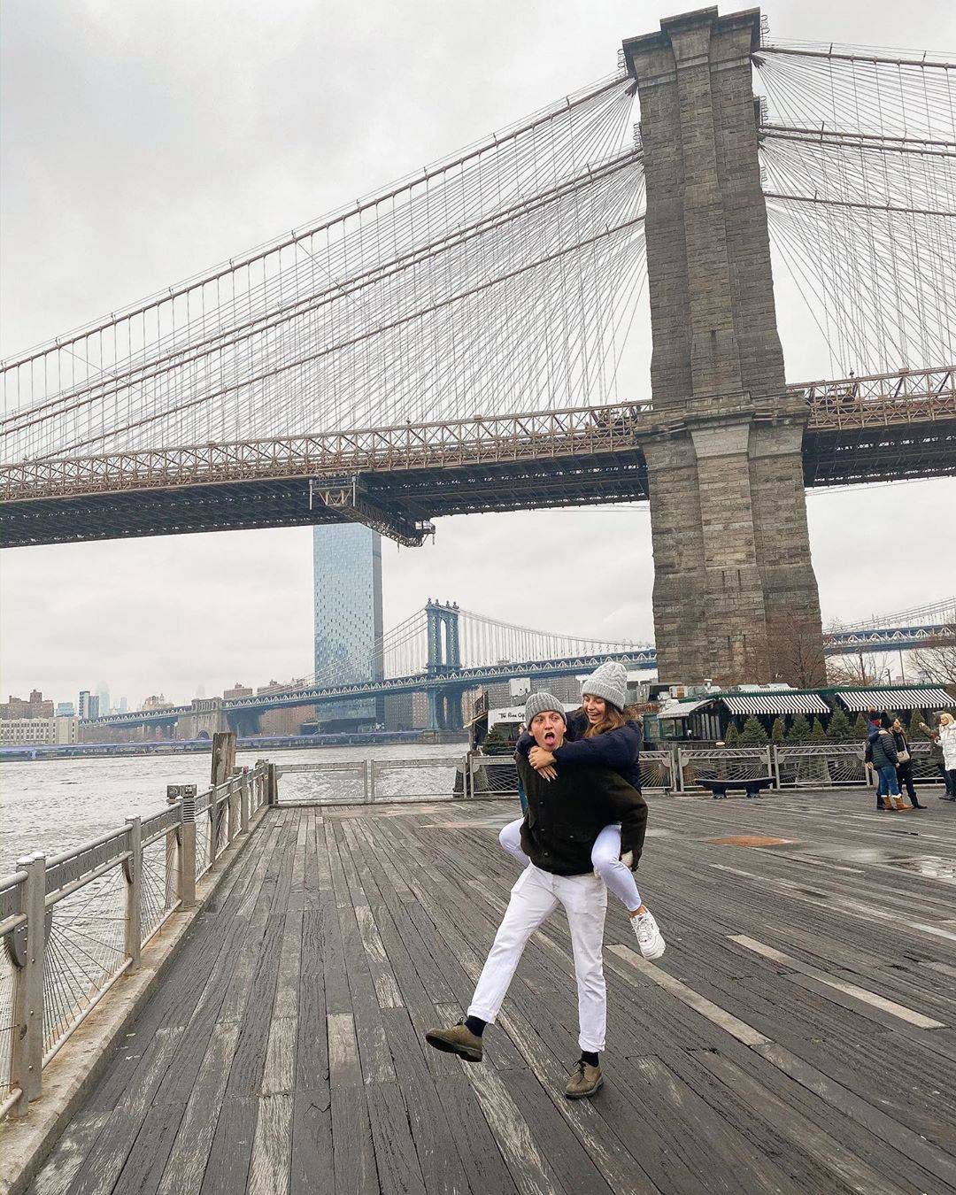 Julia Wieniawa i Maciej Musiałowski - wygłupy na Brooklyn Bridge