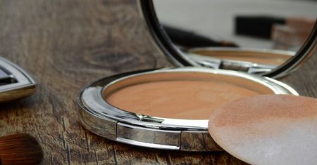 Puder – wisienka na torcie każdego makijażu