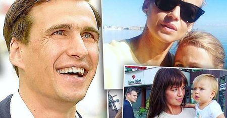 Niepublikowane zdjęcia Anny Przybylskiej z córką. Przecudowny prezent urodzinowy dla Oliwki od Jarosława Bieniuka