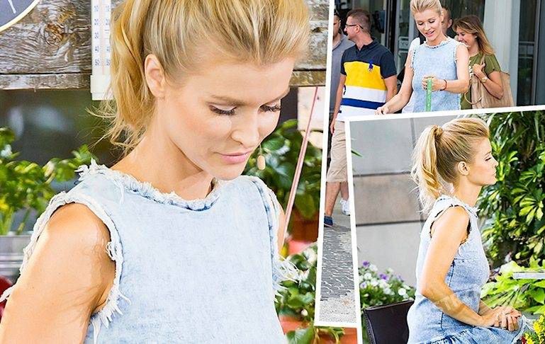 Joanna Krupa w dżinsowej sukience w Pytaniu na śniadanie 13 sierpnia 2015