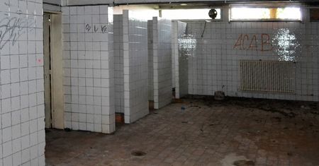 Budowlańcy w szoku po remoncie łazienek piłkarzy. Tego tam nie powinno być