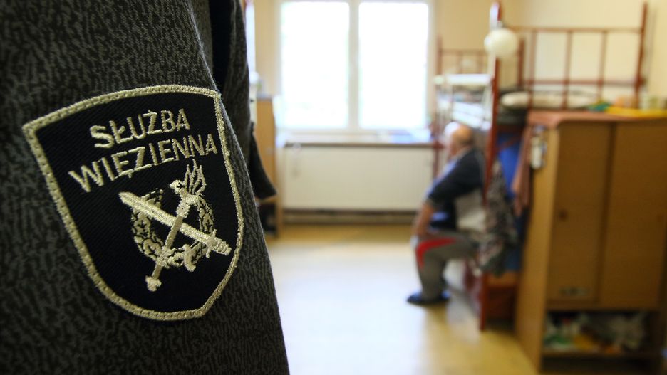 Śledczy podejrzewają nieprawidłowości przy kierowaniu skazanych do pracy w firmach poza zakładem