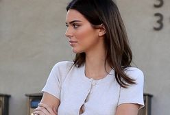 Kendall Jenner założyła bardzo krótki top. Chyba jednak... za krótki