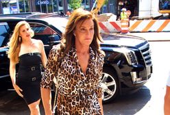 Caitlyn Jenner: ojczym Kardashian w sukience w cętki