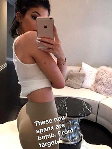 Kylie Jenner nosi bieliznę wyszczuplającą