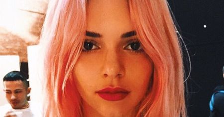 Kendall Jenner przefarbowała włosy na różowo!