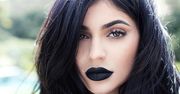 Czarne usta Kylie Jenner: moda na gotyk?