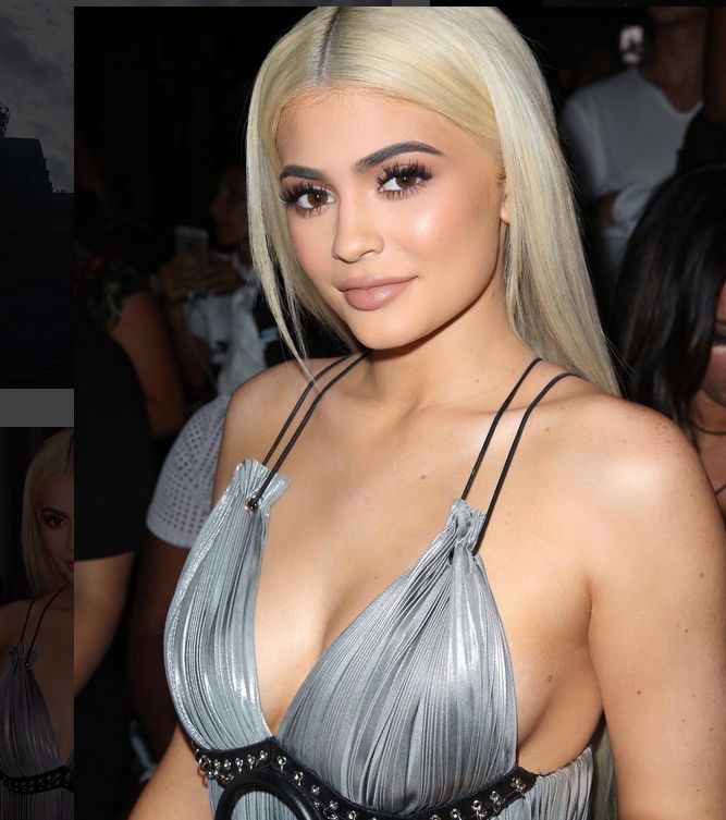 Kylie Jenner w różowych włosach i sznurowanych spodniach