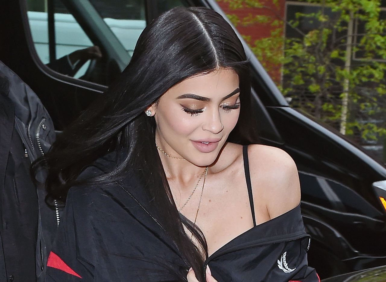 Kylie Jenner w magazynie "Playboy". Na zdjęciach towarzyszy jej Travis Scott