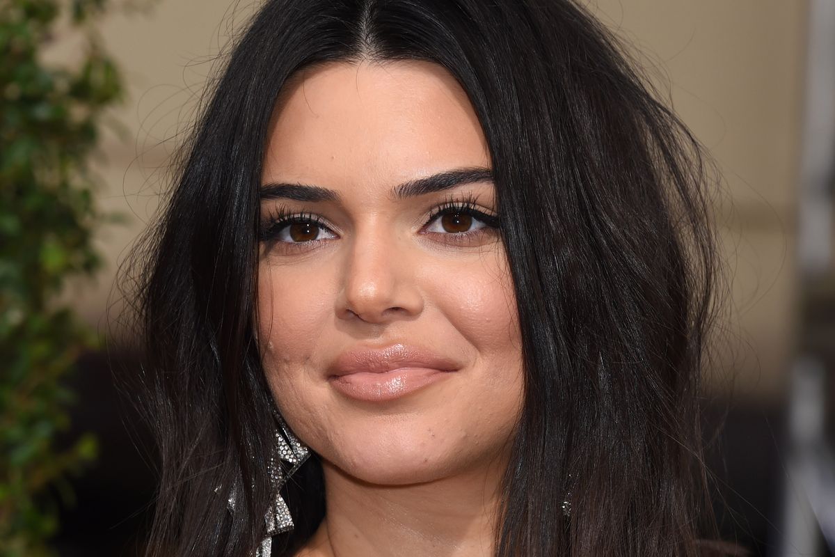 Kendall Jenner nago. Gwiazda rozebrała się przed obiektywem
