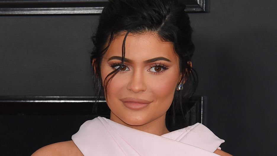 Kylie Jenner obecnie samotnie wychowuje córkę.
