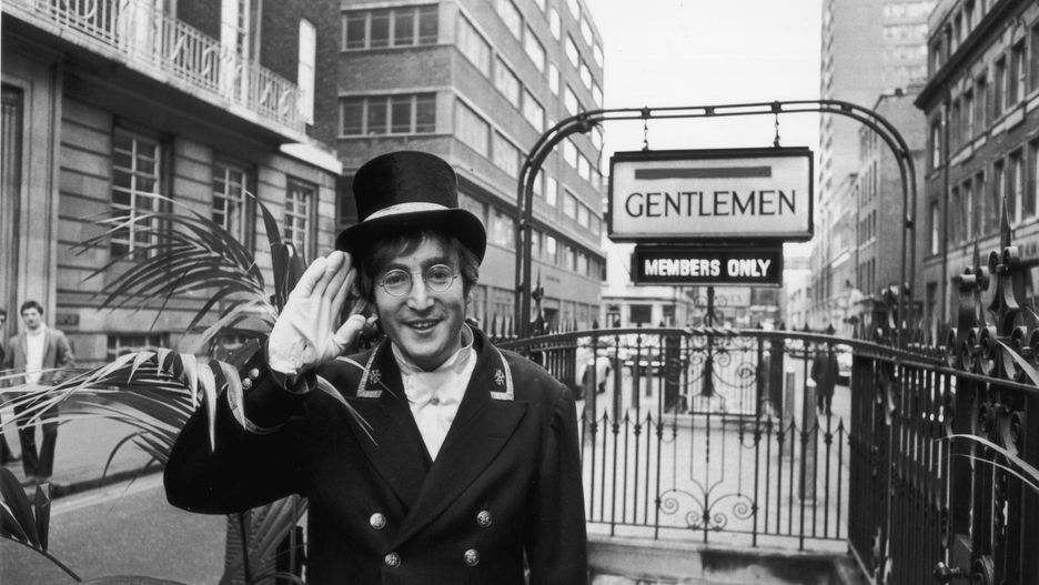 John Lennon w 1966 roku w londyńskiej dzielnicy Soho