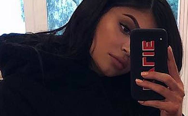 Oto sexy mama XXI wieku! Kylie Jenner po porodzie pokazała to, co ma najlepsze! Żyleta!