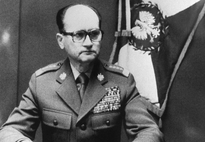 Jaruzelski odpowiadał za wprowadzenie stanu wojennego i delegalizację NSZZ "Solidarność"