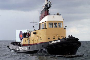 Statek-klinika chce wpłynąć do portu we Władysławowie