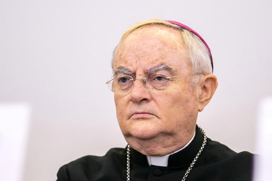 Abp Henryk Hoser o szczepieniach. "Występowanie przeciwko systemowi szczepień jest nieracjonalne i nieludzkie"