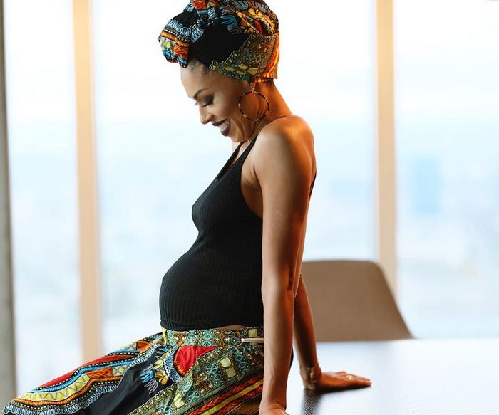 Omenaa Mensah pokazała zdjęcie w ciąży. Rok po narodzinach syna