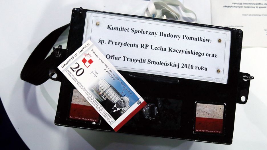 Na pomniki upamiętniające ofiary katastrofy smoleńskiej, które mają stanąć na Krakowskim Przedmieściu, zebrano ok. 1,5 miliona złotych