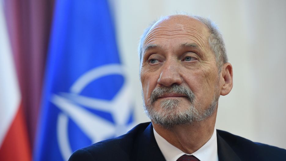 Eksperci odchodzą od Macierewicza, a szef MON zapełnia luki po nich nowymi