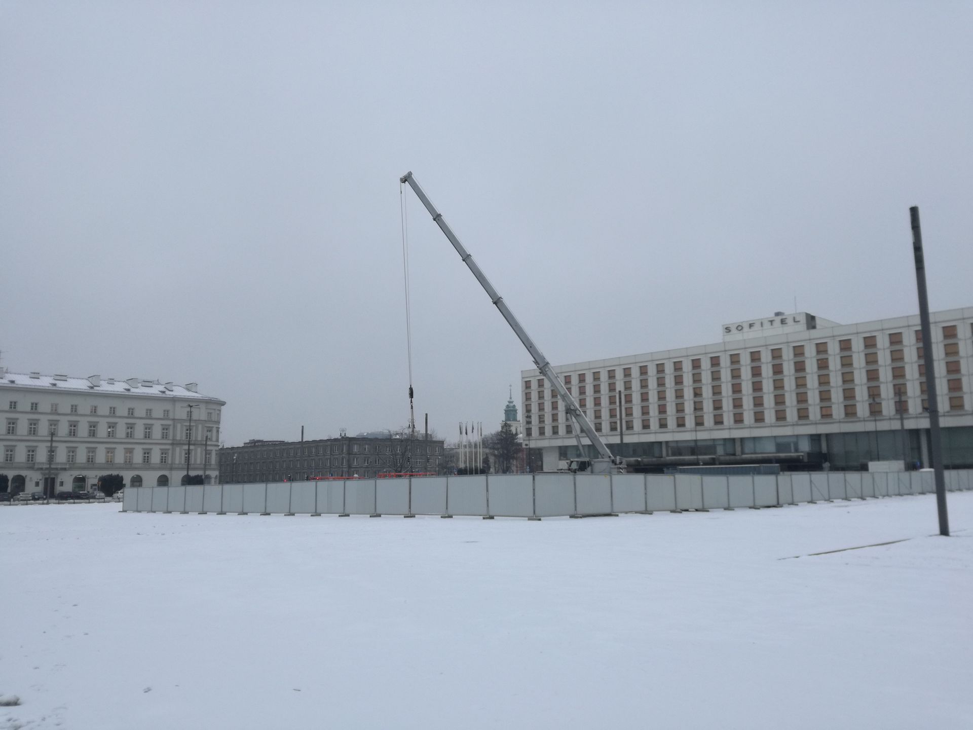 Trwają prace nad budową pomnika smoleńskiego w Warszawie