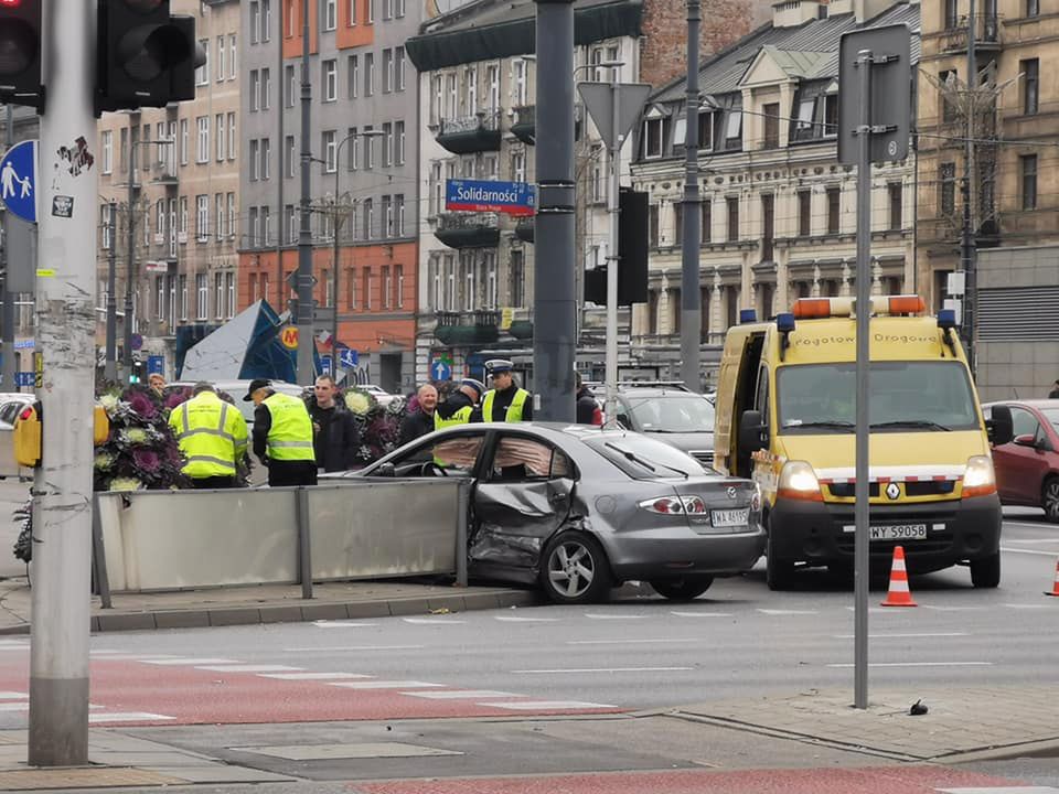Warszawa. Wypadek przy Dworcu Wileńskim, utrudnienia na Pradze