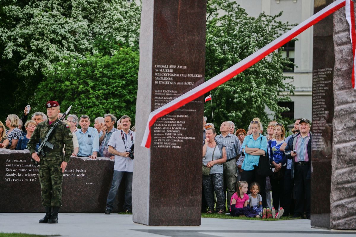 Polska pomnikami stoi. Tych smoleńskich jest kilkaset