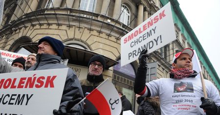 "Ekshumacje to próba udowodnienia rosyjskiego spisku" - pisze brytyjska prasa