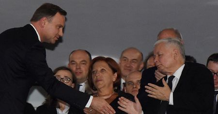 "Biskupi chcieli pojednać Dudę i Kaczyńskiego". Episkopat: to fake news