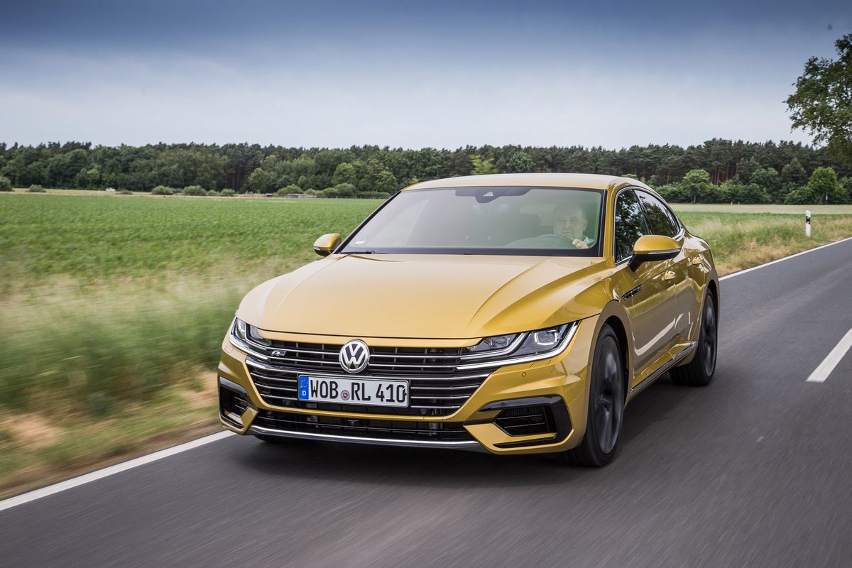 Passat wkłada markowe ciuchy. Volkswagen Arteon w pierwszym teście