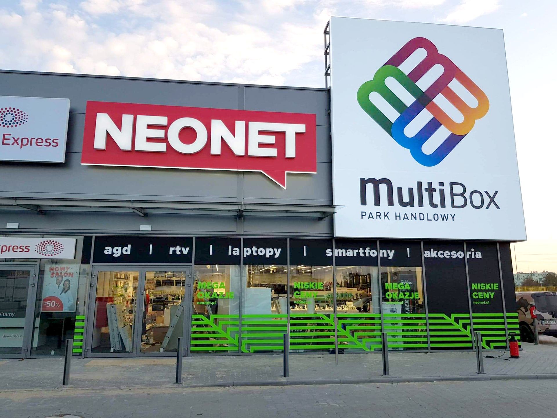 NEONET świętuje 16 urodziny 