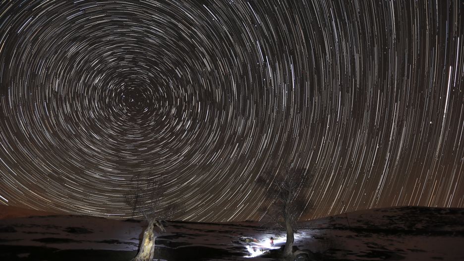 Ziemia co roku wlatuje w kilka pasów meteorów. Sprawdź, kiedy będzie można je zobaczyć