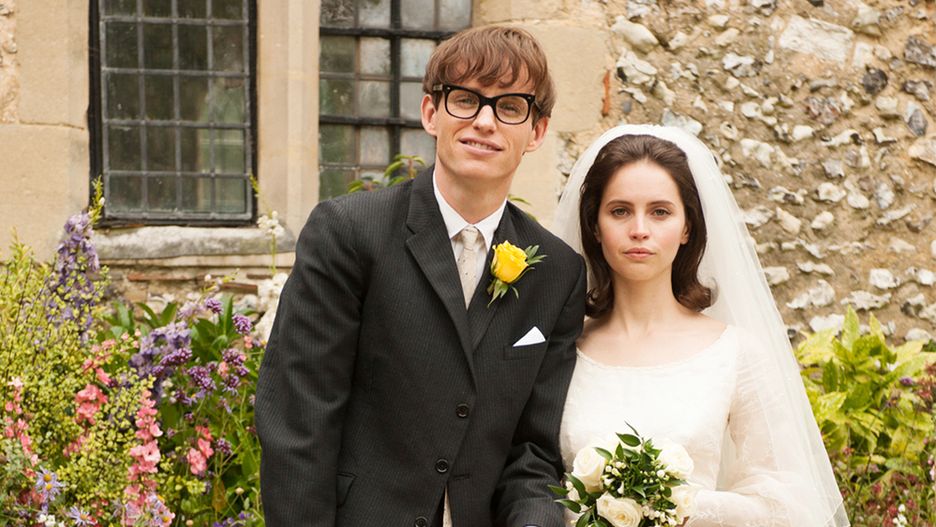 Jane i Stephen Hawking (grani przez Eddiego Redmayne'a i Felicity Jones)