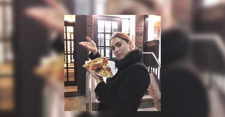 Jadła pizzę na śniadanie. To nie był dobry pomysł (WIDEO)