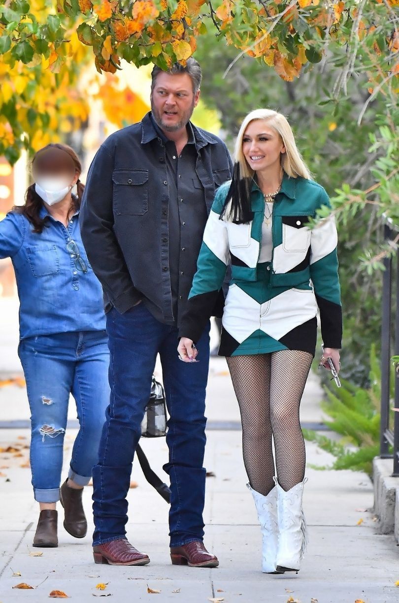 Gwen Stefani prezentuje zgrabne nogi podczas spaceru z Blakiem Sheltonem