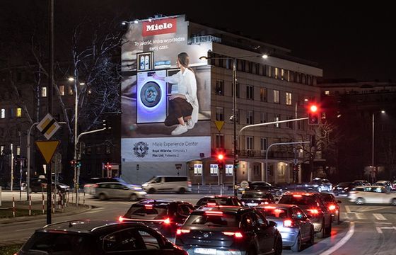 Innowacyjny mural Miele w ścisłym centrum Warszawy – realizacja Braughman Group Media