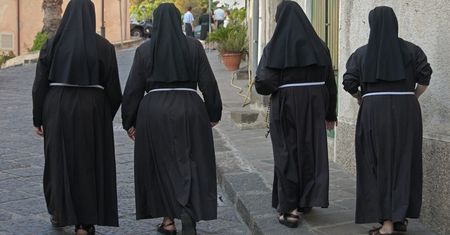 Tyle przelewa im ZUS. Emerytura zakonnic w Polsce. Lepiej usiądźcie