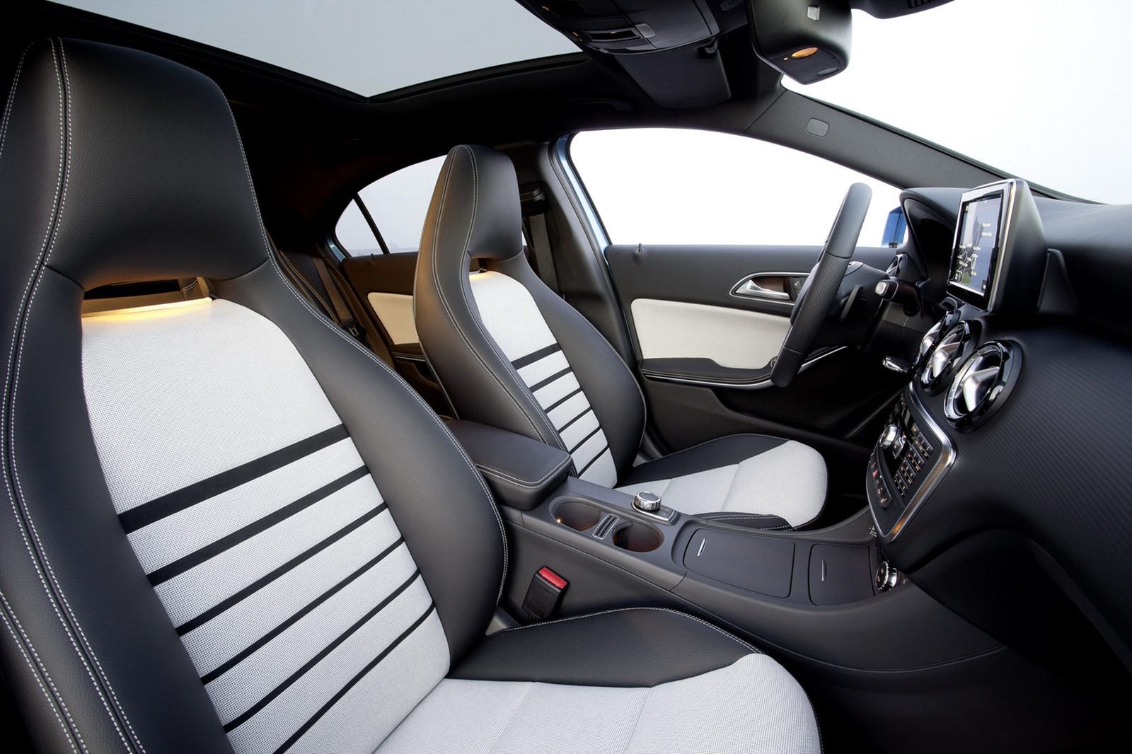 Mercedes-Benz klasy A (W176) - obszerna galeria prosto od producenta 83