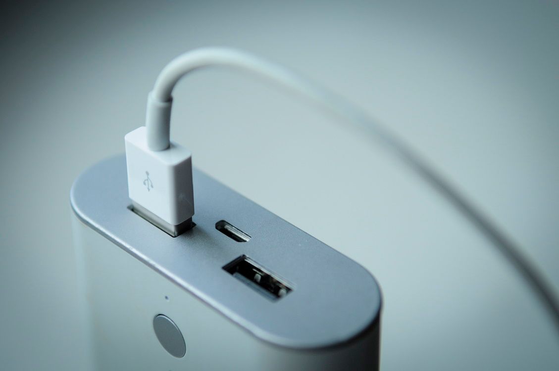 Kabel USB udało się wydostać, jednak lekarze nie znają skutków takiej zabawy