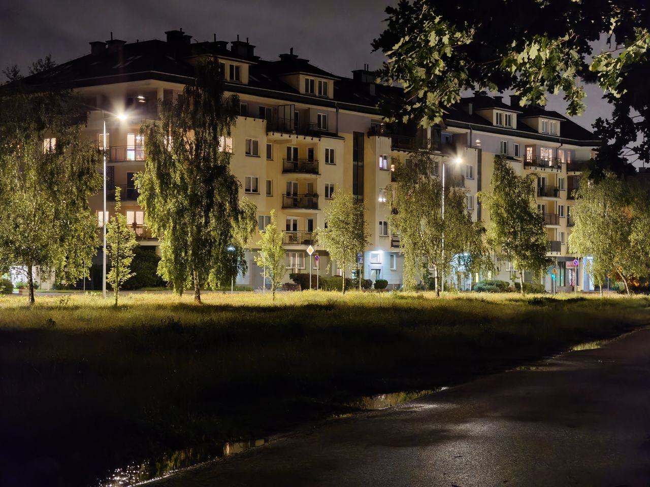 Nocne zdjęcia z Sony Xperia 1 VIII.