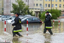 Zalane domy, powalone drzewa. Telefony się urywają