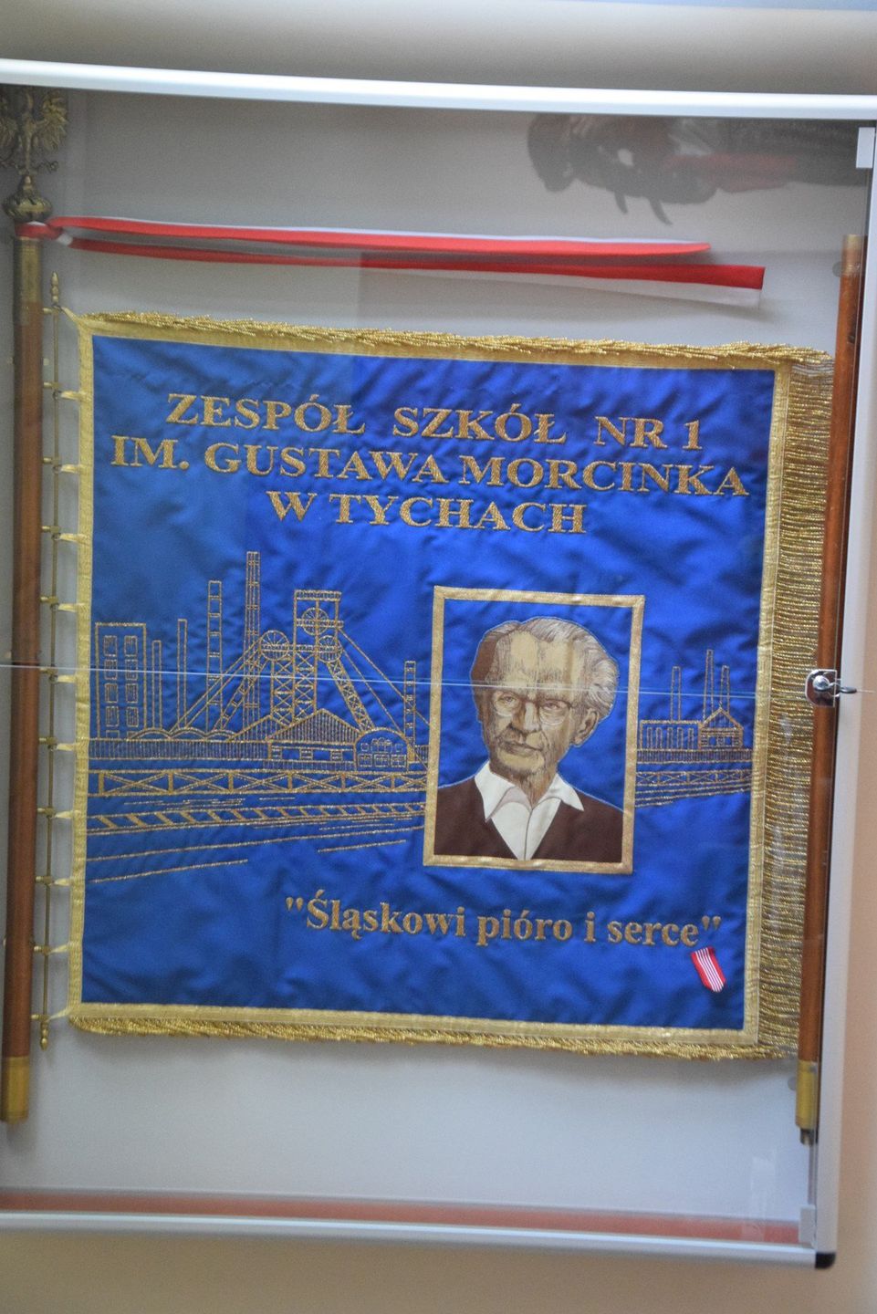 Gustaw Morcinek patron Zespołu Szkół nr 1 w Tychach. Sztandar szkoły